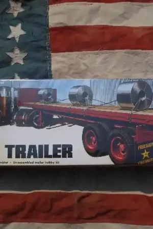 AMT 617 FLATBED TRAILER "FRUEHAUF" Gecertificeerd